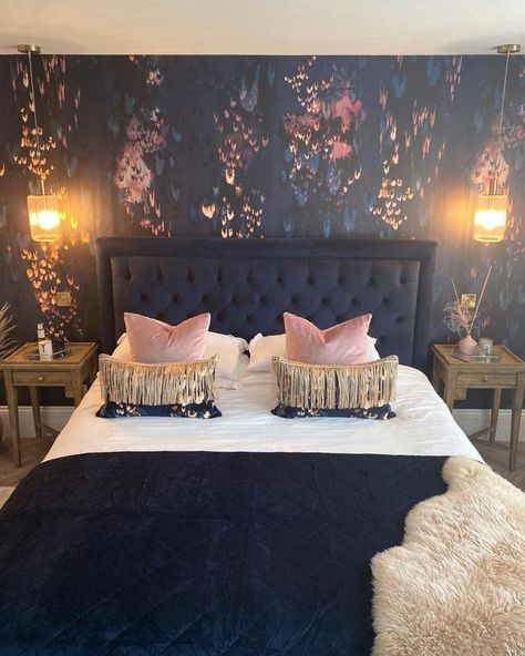 ✦ ✦ 𝑺𝑼𝑹𝑭𝑨𝑪𝑬𝑷𝑯𝑰𝑳𝑰𝑨 ✦ ✦ on Instagram: “✦ ✦ COLETTE wallpaper in Navy bringing all the romance and in the dreamiest of all colour combos, navy and blush pink ✦ ✦ Also available…” Navy Plum Bedroom, Navy Pink Bedroom Ideas, Navy Gold Pink Bedroom, Navy And Fuschia Bedroom, Navy And Gold Bedroom Ideas Inspiration, Black And Blush Pink Bedroom, Blush Navy Bedroom, Navy Pink Gold Bedroom, Navy Blush Bedroom