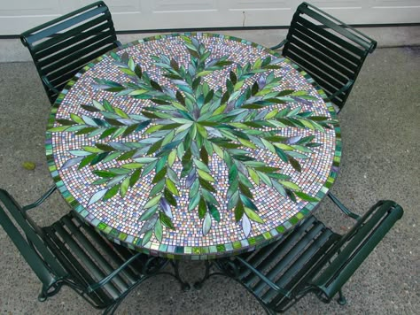 This is the after version - top view Diy Mosaic Table Top, Mosaic Table Top Designs, Circular Mosaic, Mosaic Furniture, Mosaic Table Top, Mosaic Art Projects, Mosaic Stained, Mosaic Madness, Mosaic Tile Art