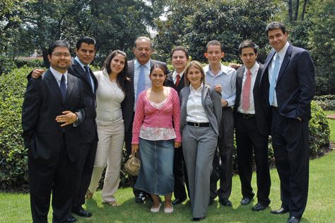 Carlos Slim with his sons, daughters and sons-in-law. At last Carlos Slim Helu, Business Activities, Richest Man, Monthly Bill, Phone Service, Cellular Phone, Top Of The World, Health Services, Net Worth