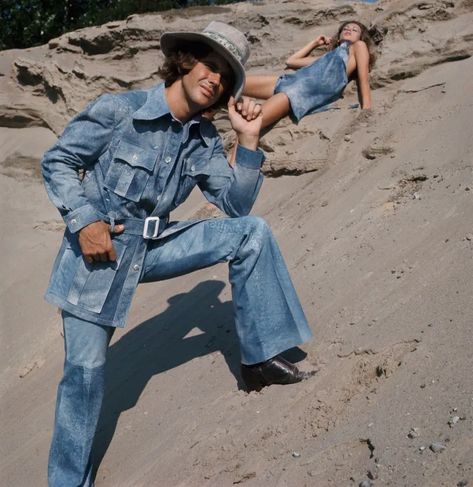 32 Iconic Photos of Gloriously '70s Fashion | Marie Claire Denim Dress Fashion, Confidence Man, Miami Street, Men In Hats, Denim Dress Outfit, 70s Theme, 70s Jeans, 70s Clothes, Bell Jeans