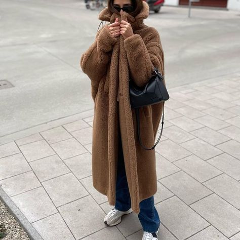 ‎M A H S H I D مهشيد | Vienna‎ on Instagram: "Major Teddy crush 🐻 My YouTube video featuring this coat (incl. downsides) is now up. #maxmarateddybear#maxmara#maxmarateddycoat#teddybear #teddycoat#winteroutfit#raey#pradasunglasses#ltkstyletip #youtuber #mydailyoutfit #effortlesschic #casualstyle #casualwinteroutfit #loewepuzzle #streetstyleluxe #streetstyle #minimalisticstyle #viennastreetstyle #warmoutfit #staywarmandcozy #staywarminstyle #cozychic #simplewinteroutfit #nordicstyle #lovemyteddy Maxmara Teddy Coat Outfit, Maxmara Teddy Coat, Max Mara Teddy Coat Outfit, Max Mara Teddy Coat, Teddy Coat Outfit, Simple Winter Outfits, Coat Outfit, Maxi Coat, Teddy Coat