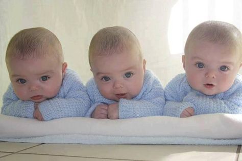 3 of the cutest triplet's!! Triplet Babies, Foto Baby, Adorable Babies, Baby Diy, Twin Babies, Baby Pictures, Baby Fever