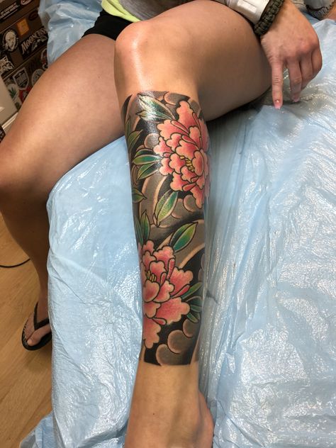 Japanese Flower Leg Sleeve Tattoo, Japanese Traditional Half Sleeve, Orientalism Art Tattoo Leg, Japanese Half Leg Sleeve Tattoo, Japan Tattoo Leg, Japanese Leg Sleeve Women, Japanese Traditional Leg Sleeve, Japanese Leg Sleeve, Side Leg Tattoo