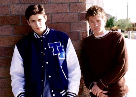 Nathan and Lucas Scott Nathan And Lucas Scott, 2000s Tv Shows, People Always Leave, One Tree Hill Cast, James Lafferty, Scott Brothers, Lucas Scott, Nathan Scott, 90s Memories