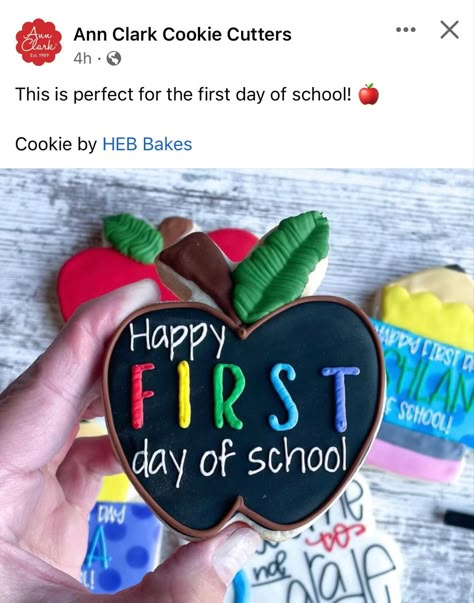 First Day Of School Cookies For Teachers, Back To School Cookies For Teachers, Back To School Sugar Cookies Decorated, Back To School Cookie Cake, End Of School Cookies, Teacher Cookies Decorated, School Cookies Decorated, First Day Of School Cake, First Day Of School Cookies