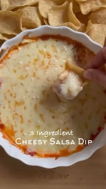 🌱 Keto Meal Recipes/Weight Loss👩‍🍳🥑🥩🥓 on Instagram: "3 Ingredient Cheesy Salsa Dip🤤 📸 @thecymbal.life  🥗 Get your FREE keto recipes cookbook 🎯>> Link in Bio @ketomakesimple   Ingredients:  1 Block Cream Cheese, softened 1/3 C Jarred Salsa 1 C Shredded Sharp Cheddar Cheese  How To:  Preheat your oven to 425°  Spread softened cream cheese evenly into the bottom of an oven safe baking dish.  Spread salsa over top of the cream cheese & top with shredded sharp cheddar.  Cover with foil & bake at 425° for 15 minutes, remove foil and continue cooking for an additional 5 minutes until the cheese on top is melted and bubbly.  Remove and allow to cool for a few minutes ( so you don’t burn your mouth - learn from my mistakes 😅 )  Serve with tortilla chips or fresh veggies! Enjoy!  👩‍🍳🥗 Dip Recipes Videos, Easy Recepiece, Keto Meal Recipes, Foil Bake, Jarred Salsa, Delicious Keto Recipes, Delicious Dips Recipes, Keto Plan, Salsa Dip