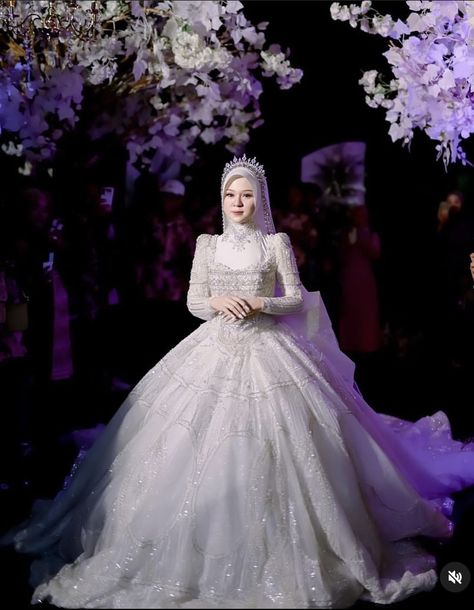 Dress Pengantin Hijab, Dress Pengantin, Hijabi Wedding Dress, Wedding Dress Hijab, Hijabi Wedding, Beautiful Wedding Makeup, Foto Prewedding, Baju Kahwin, Wedding Room Decorations