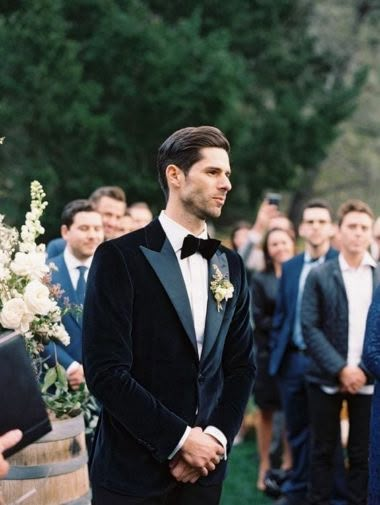 Unique Outfit Ideas, Wedding Tux, Black Suit Wedding, Nye Wedding, Wedding Suits Groom, Wedding Groomsmen, Groomsmen Attire, Groom Outfit, Groom Suit