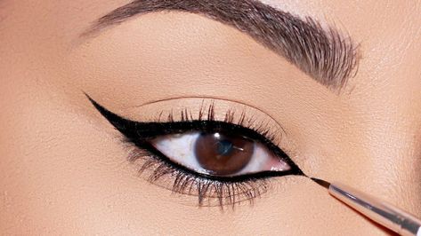 How To Apply Eyeliner To Bottom Lid, Eyeliner For Dummies, How To Do Bottom Eyeliner, How To Apply Perfect Eyeliner, How To Apply Gel Eyeliner, Liquid Eyeliner Hacks, How To Use Liquid Eyeliner, Eyeliner Tutorial Liquid Liner, How To Apply Liquid Eyeliner