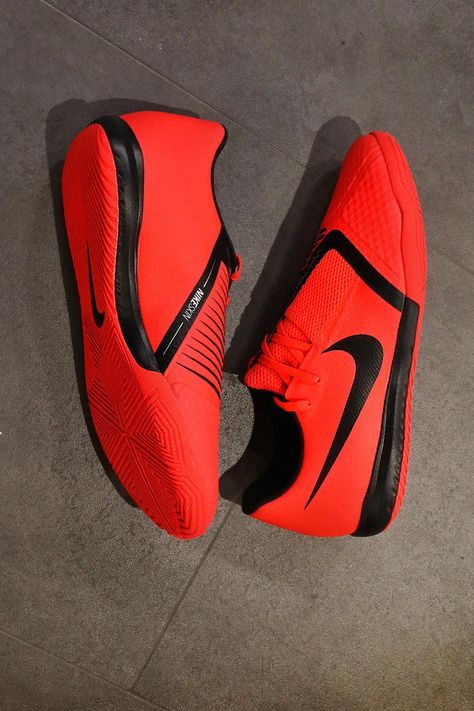 Cool Football Boots, Best Soccer Shoes, Adidas Soccer Shoes, Curry Shoes, Nike Football Boots, Urban Shoes, Soccer Cleats Adidas, Futsal Shoes, Adidas Shoes Mens