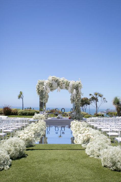 Glamorous Outdoor Wedding, Mirrored Aisle, Royalty Wedding Theme, Aisle Decorations Wedding, Wedding Aisle Decorations Outdoor, Wedding Seaside, Wedding Walkway, Wedding Ceremony Setup, Wedding Ceremony Decorations Outdoor