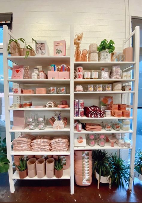 Bright Store Interior, Store Shelf Display Ideas, Cute Store Aesthetic, Gift Store Display Ideas, Aesthetic Stores Interior, Boutique Merchandising Ideas, Concept Store Design Retail Interior, Store Decoration Ideas, Toko Aesthetic