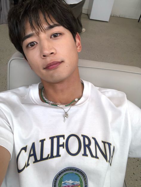 ً on Twitter: "so this was the view if you’re sitting on minho’s lap… " Minho Shinee, Shinee Debut, Rest Time, Onew Jonghyun, Shinee Minho, Choi Min Ho, Kim Kibum, Choi Minho, Korean Men