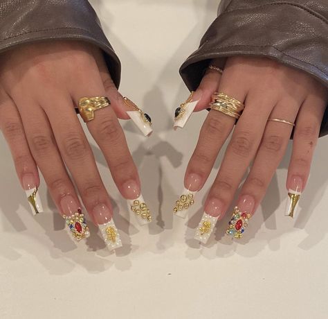 Dangle Charm Nails, Nails That Go With Gold Jewelry, Long Nails Charms, Gemmed Nails, Gold Color Nails, Chunky French Tip, Birthday Nails Long Bling, Chunky French Tip Nails, Gold And White Acrylic Nails