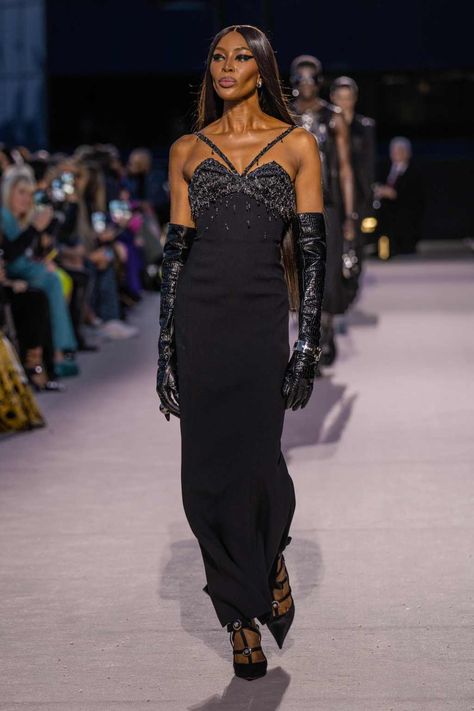 Runway Gowns, Naomi Campbell, Winter 2023, Fall 2023, Formal Attire, Gorgeous Gowns, Runway Fashion, Fashion News, High Fashion