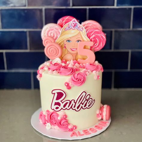 Ballerina Barbie Cake, Barbie Cake Aesthetic, Small Barbie Cake, Pink Barbie Cake Birthdays, Barbie Theme Cake Ideas, Barbie Birthday Cakes For Kids, Barbie Cake Ideas Birthdays, Barbie Themed Birthday Cake, Pink Barbie Cake