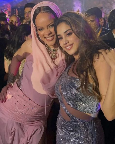 Rihanna and Janhvi Kapoor pose for a stunning pic. 🔥😍 . . #JanhviKapoor #Rihanna | Instagram Rihanna Wedding, Rihanna Instagram, Hollywood Story, Rihanna Outfits, Janhvi Kapoor, High Class, A Fan, Female Artists, Bad Girl