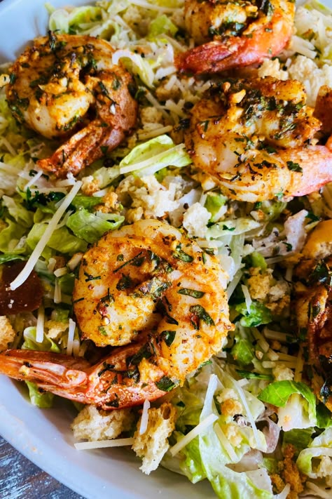 shrimp caesar salad Shrimp Ceased Salad, Shrimp Salad Recipes Healthy, Shrimp Caesar Salad, Air Fryer Shrimp, Caesar Salad Recipe, Salad Kits, Air Fryer Recipe, Eat Pretty, Easy Air Fryer