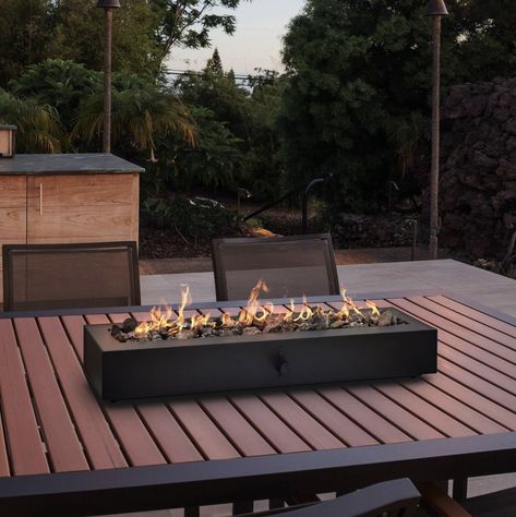 An outdoor tabletop fireplace for your backyard hangs. This piece will give off a modern and warm feel in your outdoor area. The adjustable flame makes it easy to choose the *perfect* heat setting. Table Top Fireplace, Table Fire Pit, Table Top Fire Pit, Smores Dip, Tabletop Fire Bowl, Fireplace Black, Roast Marshmallows, Smores Bar, Smores Dessert