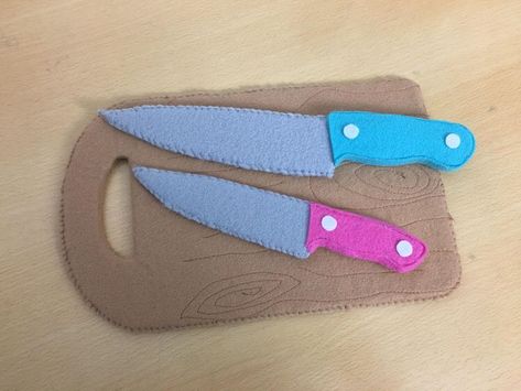 Cardboard Knife, Play Food Diy, Trace Pattern, Messer Diy, Cardboard Kitchen, Felt Tutorial, Cardboard Play, Felt Toys Diy, Cardboard Crafts Kids