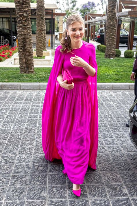 Jordanian Wedding, Robe Fuchsia, Royal Wardrobe, Princesa Elizabeth, Maje Dress, Princess Fashion, Organza Gowns, Style Royal, Estilo Real