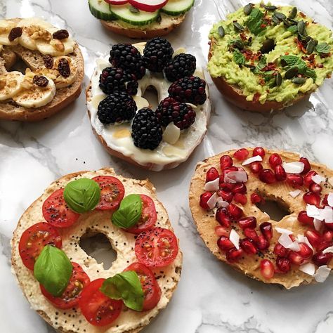 Healthy Breakfast Bagel Thins, Caprese Bagel, Healthy Bagel Toppings, Bagel Ideas, Bagel Thins, Healthy Bagel, Bagel Spread, Bagel Toppings, Breakfast Bagel