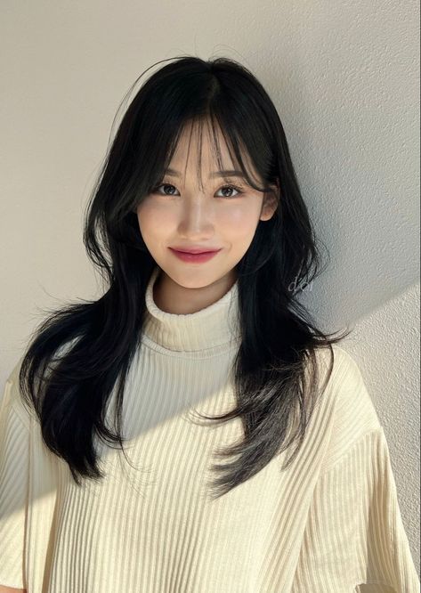 Korean Long Hair, Bentuk Alis, Korean Haircut, Hair Style Korea, Hair Inspiration Long, Bangs With Medium Hair, Hairstyles For Layered Hair, How To Style Bangs, Haircuts Straight Hair