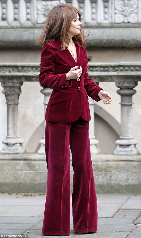 Anna Friel on the set of The King of Soho Red Velvet Suit, Ladies Trouser Suits, Red Trousers, Trouser Suit, Velvet Suit, Velvet Clothes, Velvet Trousers, Red Suit, Velvet Fashion