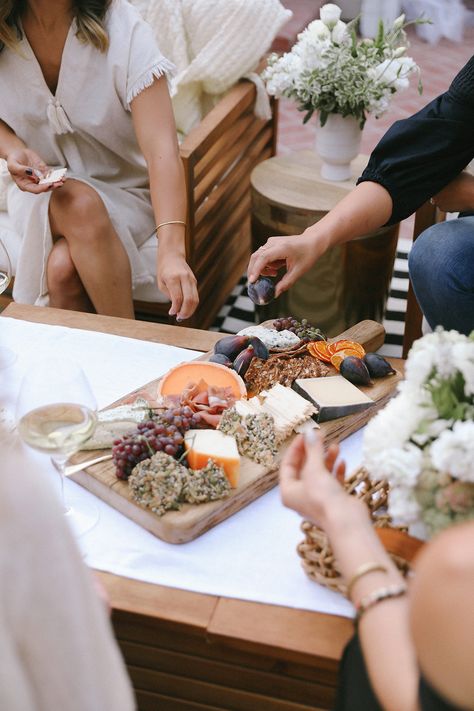 crushculdesac: “❖ GNO stay in goals! That charcuterie, cheese and fruit board! | via Honestly WTF ❖ ” Summer Cafe, Girls Night In, Restaurant Photography, Charcuterie Cheese, Air Wick, Chic Living Room, Al Fresco Dining, Coffee Time, Girls Night