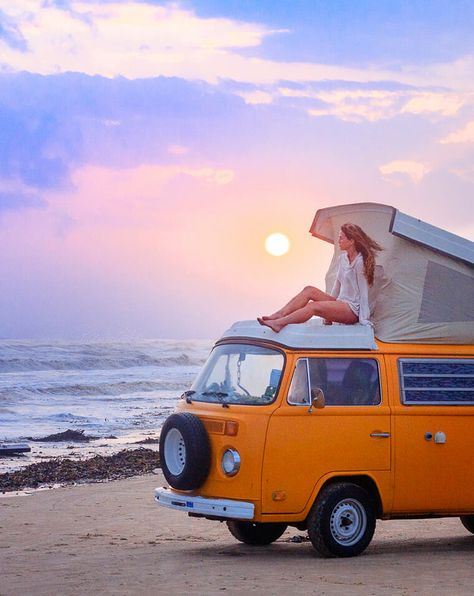 I want to van life in a classic vw bus or vanagon! I think it's the best van to live in for #vanlife and it looks like a fun way to get involved with a DIY campervan conversion. Best Van, Vw Bus T2, Volkswagen Minibus, Combi Van, Motorcycle Camping Gear, T1 Bus, Bus Girl, Camper Van Life, Diy Campervan