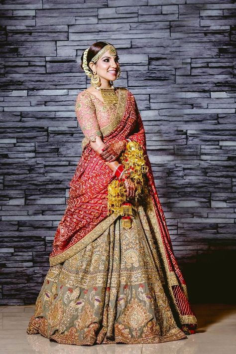 Bridal Dupatta Draping Styles, Dupatta Draping Style, Stylish Dupatta, Dupatta Draping Styles, Lehenga For Wedding, Dupatta Draping, Latest Bridal Lehenga, Bridal Dupatta, Nikkah Dress