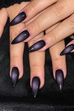 Chase Atlantic Nails, Trendy Manicure, Aura Nails, Plus Size Fashionista, Airbrush Nails, Chase Atlantic, Pretty Nail Art Designs, Dark Nails, Pretty Nail Art