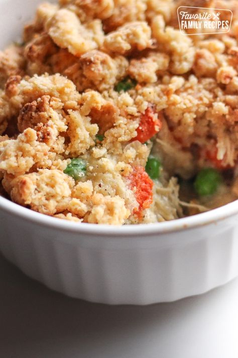 Chicken Pot Pie Casserole takes a hearty creamy chicken and vegetable filling and adds a crunchy Parmesan crumble on top. A delightful twist on a traditional favorite! #chicken #chickenrecipe #chickendinner #chickenpotpie #potpie #chickenpotpiecrumble #FavoriteFamilyRecipes #favfamilyrecipes #FavoriteRecipes #FamilyRecipes #recipes #recipe #food #cooking #HomeMade #RecipeIdeas Family Dinner Chicken, Pot Pie Chicken, Pie Chicken, Beef Pot Pies, Kraft Foods, Pot Pie Casserole, Chicken Pot Pie Casserole, Salad Bread, Chicken For Dinner