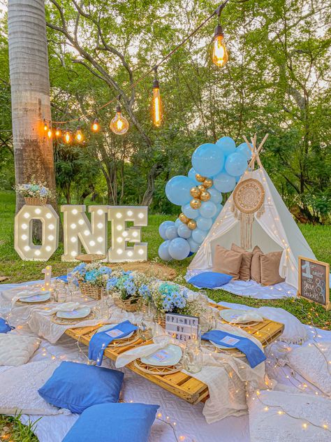 Outdoor Birthday Party, Bride Birthday, Picnic Birthday Party, Baby Birthday Decorations, Outdoors Birthday Party, Backyard Birthday, Simple Birthday Decorations, Picnic Inspiration, Christmas Tree Candy