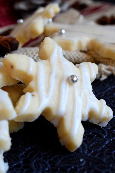 Star Anise Cookies - Lord Byron's Kitchen Anise Cookie Recipe, Holiday Baking Cookies, Icing Drizzle, Italian Butter, Anise Cookies, Seed Cookies, Cut Out Cookie Recipe, Baked Recipes, Cake Christmas