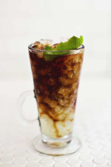 Coffee Soda Recipe, Espresso Tonic Recipe, Coffee Recipe Healthy, Cold Brew Recipe, Coffee Soda, Flavored Sparkling Water, Tonic Recipe, Soda Drinks, Cocktails Recipes