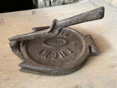 Cast Iron Decor, Tortilla Press, Vedic Art, Farms Living, Chapati, Antique Cast Iron, Vintage Theme, Old Vintage, Cast Iron