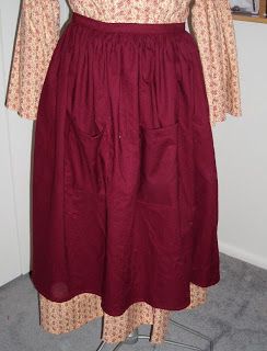 Buns and Baskets: Pioneer Apron Tips Pioneer Apron Pattern, Pioneer Apron, Pioneer Fashion, Trek Clothing, Free Apron Pattern, Pioneer Clothing, Apron Pattern Free, Pioneer Trek, Pioneer Dress