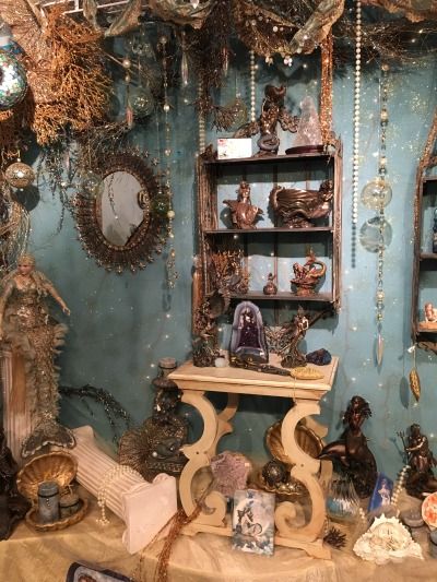 sea witch mega altar Witch Bedrooms, Witchy Bedroom, Witchy House, Witchy Room, Witch Room, Wiccan Decor, Witch Cottage, Witchy Home Decor, Witches Altar