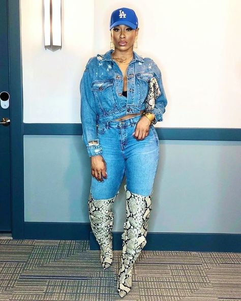 Outfit Recreation, Looks Jeans, Boots Knee High, Snakeskin Boots, Denim Outfits, Dope Fashion, Boots Knee, Dope Outfits, Boots Women