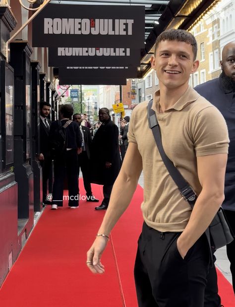 Tom Holland Fashion, Tom Holland Outfit, Tom Holland Outfits, Holland Fashion, Parker Outfit, Tom Holland Imagines, Film Life, Tom Holland Peter Parker, Tom Holland Spiderman