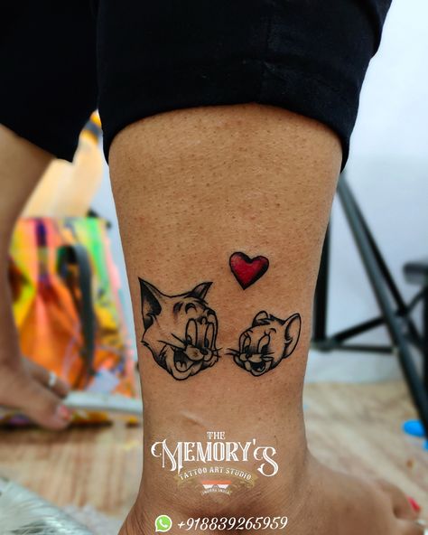 Tom And Jerry Tattoo Small Couple, Tom And Jerry Mehndi Design, Tom And Jerry Tattoo Ideas Matching, Tom Y Jerry Tattoo, Tom And Jerry Tattoos, Tom And Jerry Tattoo Design, Tom And Jerry Nails, Tom And Jerry Tattoo Ideas, Tom And Jerry Tattoo