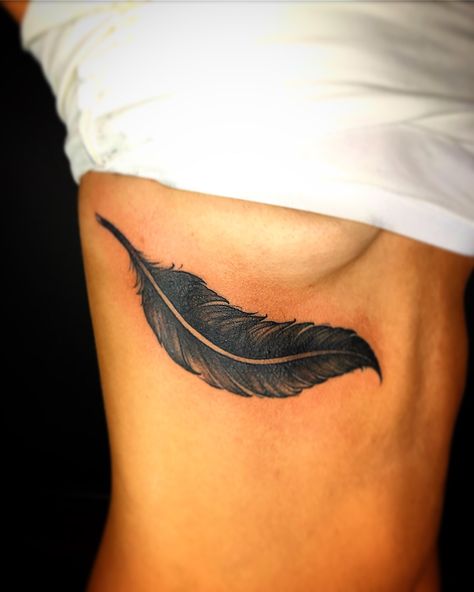 Jt Feather Tattoo, Feather Tattoo Black Women, Cover Up Tattoos Underboob, Leaf Cover Up Tattoo, Feather Tattoos Underboob, Rib Cover Up Tattoo, Underboob Cover Up Tattoo, Rib Cover Up Tattoo For Women, Feather Back Tattoo