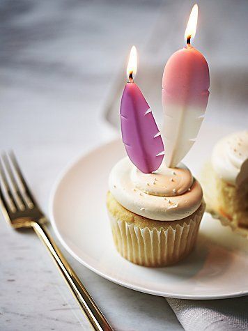 ::these feather candles are so unique and add the perfect bohemian touch to your next celebration! I love the two toned color dipped look of the candle.:: Feather Candle, Soya Mumu, Homemade Candles, Candle Shapes, Happy Birthday To You, Let Them Eat Cake, Diy Candles, Eat Cake, Candle Making