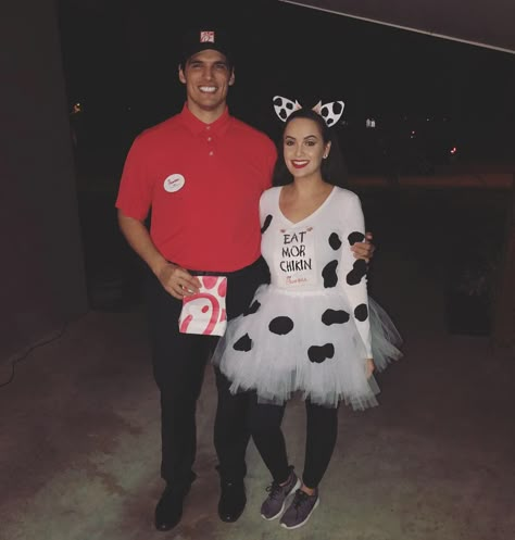 Chickfila Halloween Costumes, Chick Fil A Cow Costume, Chik Fil A Costume, Chick Fil A Costume Ideas, Chick Fil A Halloween Costume, Chickfila Costume, Cow Couple Costume, Chick Fil A Trunk Or Treat Ideas, Chick Fil A Costume