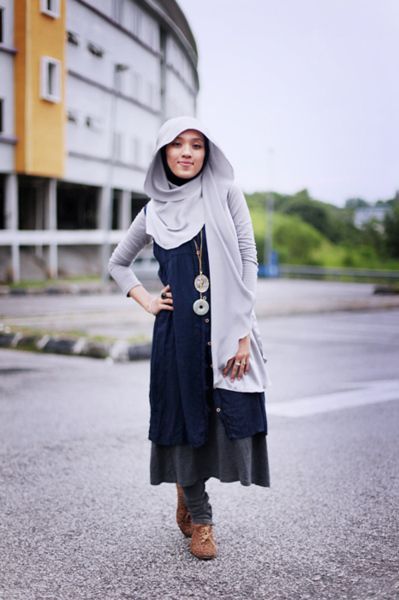 Hana Tajima (Japan) Muslimah Style, Hooded Sweatshirt Dress, Hijab Fashionista, Hijab Style Casual, Casual Hijab, Hijabi Style, Trendy Swimwear, Sport Chic, Hijabi Fashion