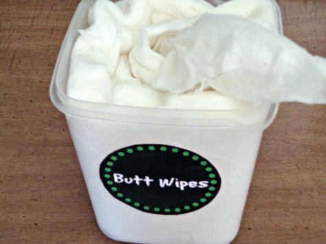 Homemade Baby Wipes - (Tupperware Recipe)   Ingredients: 1 roll of Bounty or Viva Paper Towels (no substitutions)   1 C Warm Water  1 T of Baby Wash (any brand)   1 T of Baby Oil (any brand)  Directions: Mix warm water, baby wash, and baby oil in a Pick-A-Deli or Cracker Keeper. Cut paper towel roll in half. Place 1/2 in  container and save other half for next time. Let stand for 24 hours. The mixture will absorb into the paper towels. Take out the cardboard insert and throw it away. Diy Wipes Container, Home Made Baby Wipes, Wipes Container Reuse, Homemade Baby Wipes Paper Towels, Homemade Wipes, Wipes Diy, Reusable Wet Wipes, Body Wipes, Flushable Wipes