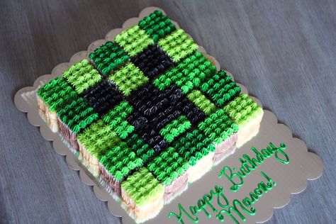 Creeper Cupcake Cake 2019 Minecraft Creeper Cupcake Cake, Creeper Cupcake Cake, Roblox Cupcake Cake, Minecraft Cupcakes Ideas, Minecraft Cupcake Cake, Creeper Cupcakes, Diy Minecraft Cake, Minecraft Creeper Cake, Minecraft Birthday Decorations