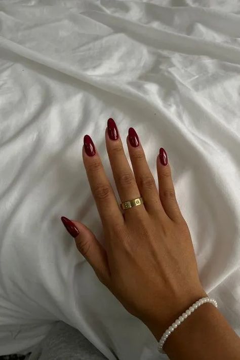 Deep Red Nail color Almond Nails Red, Red Summer Nails, Deep Red Nails, Kutek Disney, Dark Red Nails, Wine Nails, Maroon Nails, Fall Nail Trends, Nagel Tips