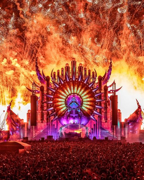 Hardstyle Aesthetic, Tomorrowland Aesthetic, Tomorrowland Festival, Festival List, Defqon 1, Concert Stage Design, Festival Aesthetic, Electronic Music Festival, Rock And Roll Fashion